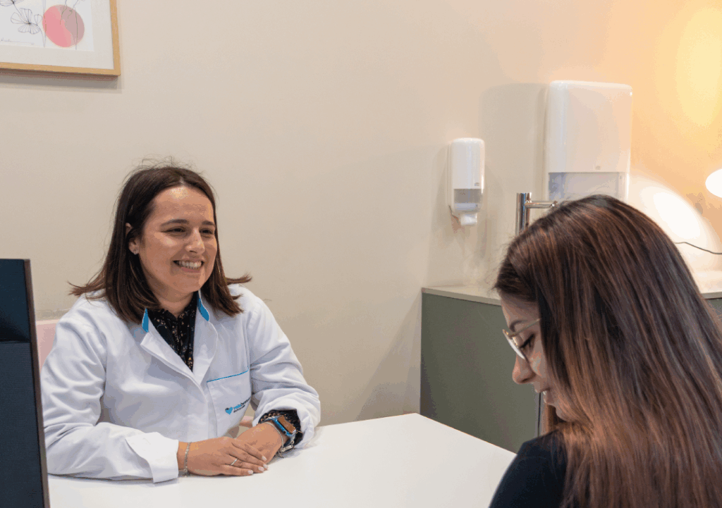 psicologia do sono do bebé, psicóloga com mãe e bebé numa consulta