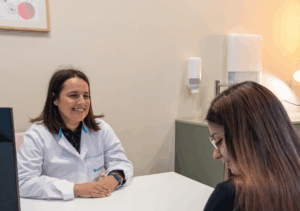 psicologia do sono do bebé, psicóloga com mãe e bebé numa consulta