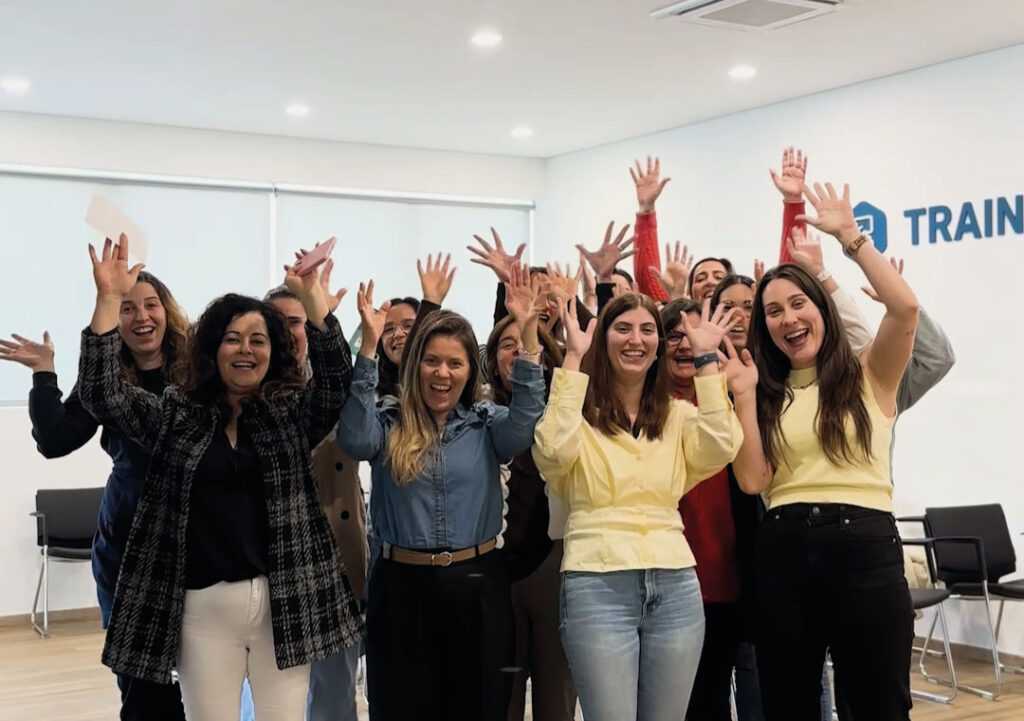 Workshops de promoção de saúde, fisioterapeuta pélvica Inês Ribeiro Pereira a dar um workshop de saúde pélvica na empresa Purever