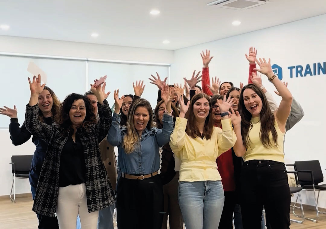 Workshops de promoção de saúde, fisioterapeuta pélvica Inês Ribeiro Pereira a dar um workshop de saúde pélvica na empresa Purever